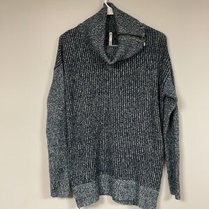 LEO & NICOLE, NAVY Turtleneck / cowl Sweater, zippers at shoulder & Sides, M